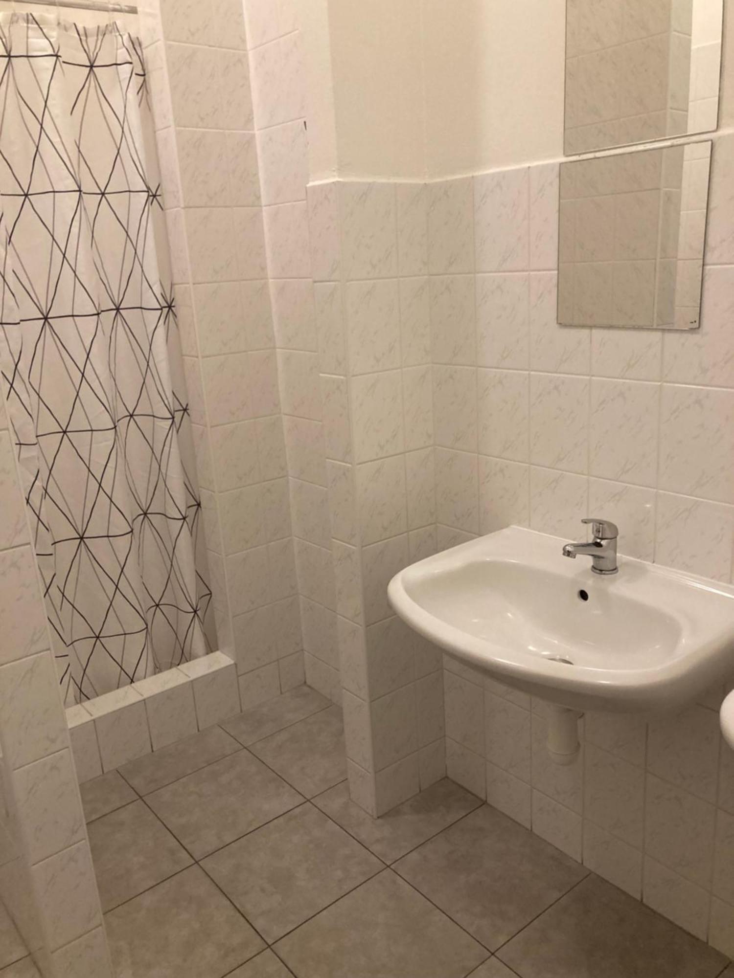 Hostel Praha Ladvi Eksteriør billede