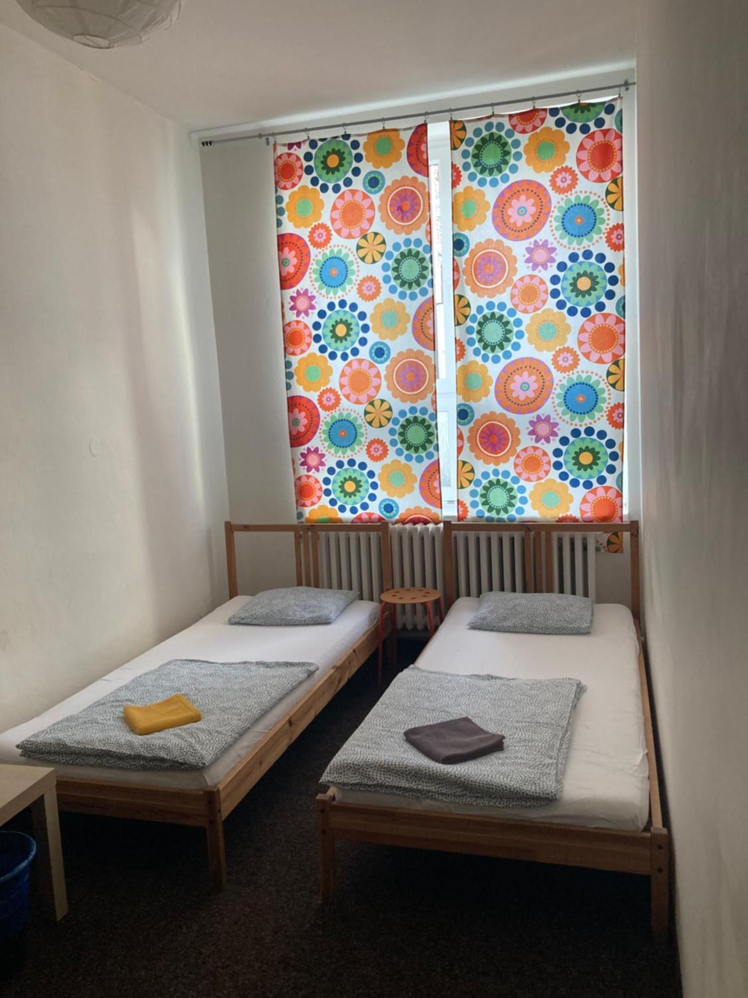 Hostel Praha Ladvi Eksteriør billede